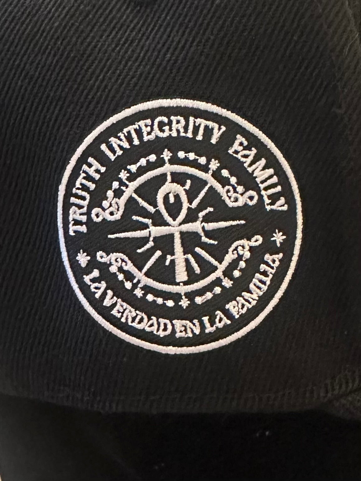 All blk label white side logo